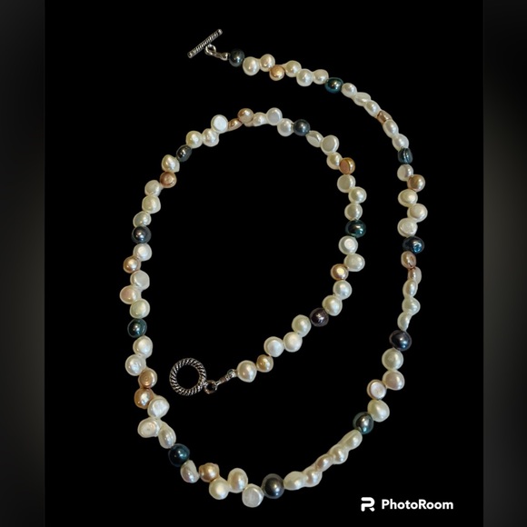 Hand Crafted Jewelry - Freshwater Pearl / 925 Sterling Necklace